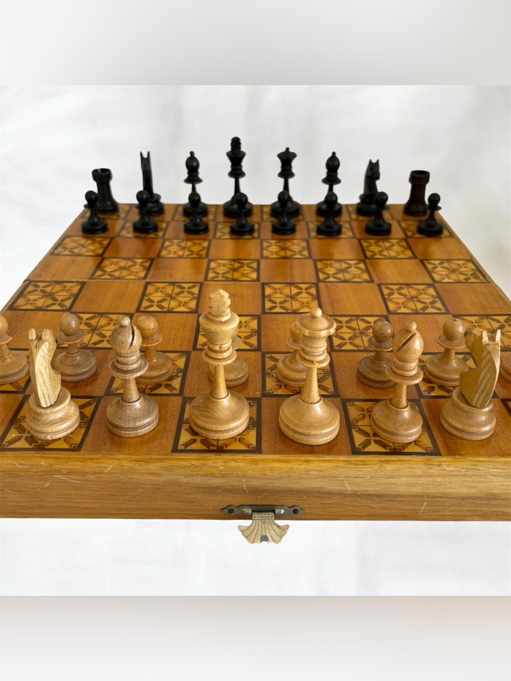 Vintage Staunton wooden chess set Stunning